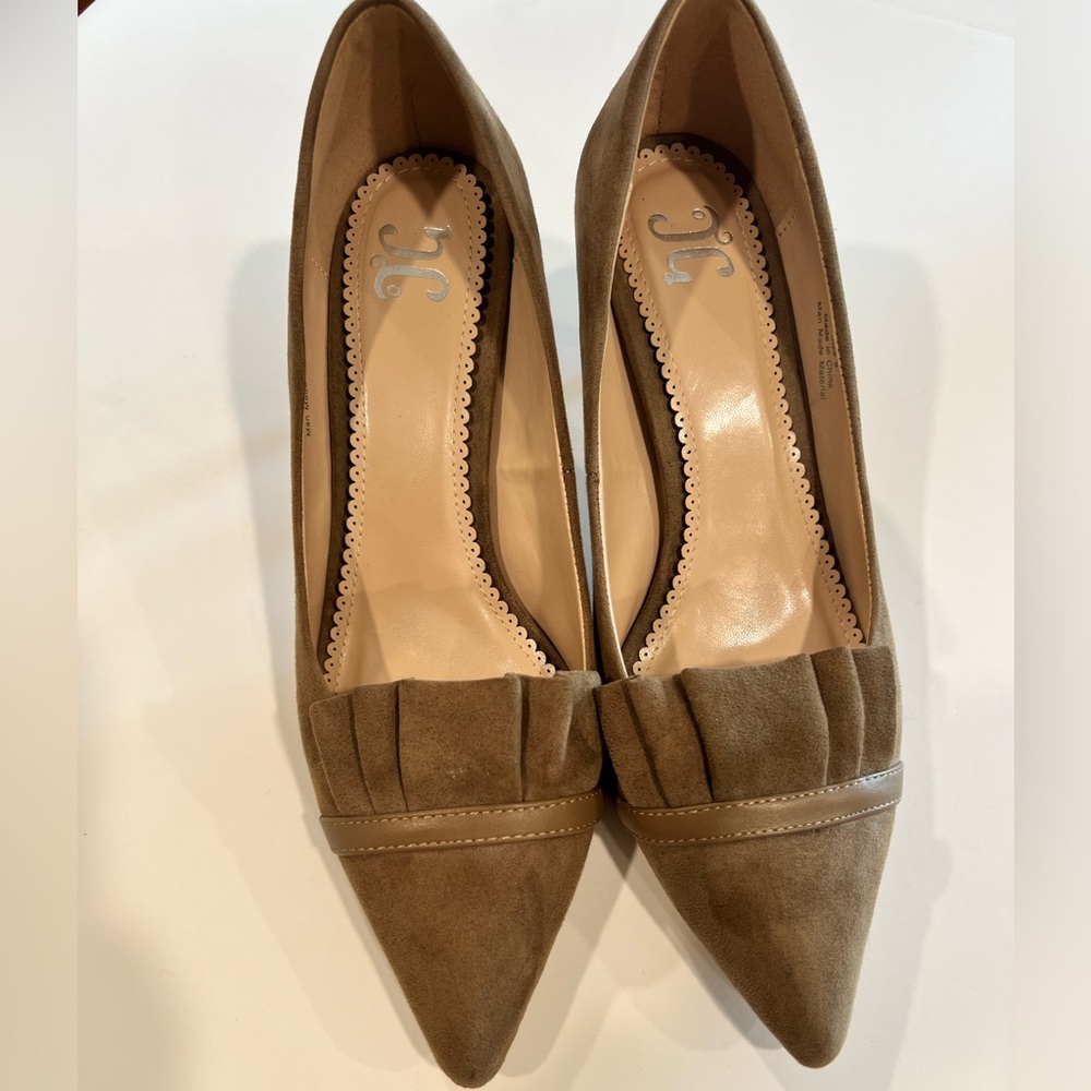 Women’s size 9 heels.